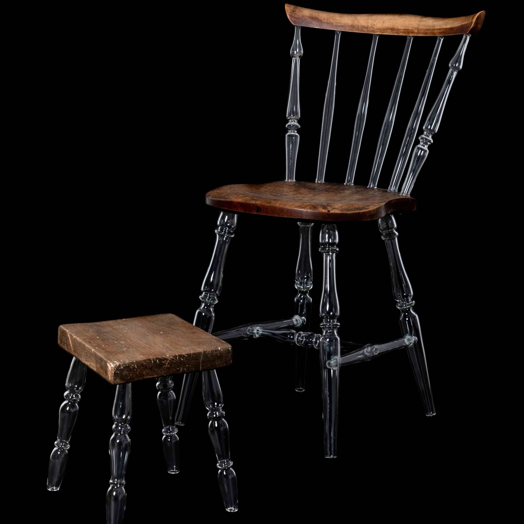 Chair-with-Glass-Legs-Caroline- Broadhead-entrevista-La-Joyeria-de-Autor